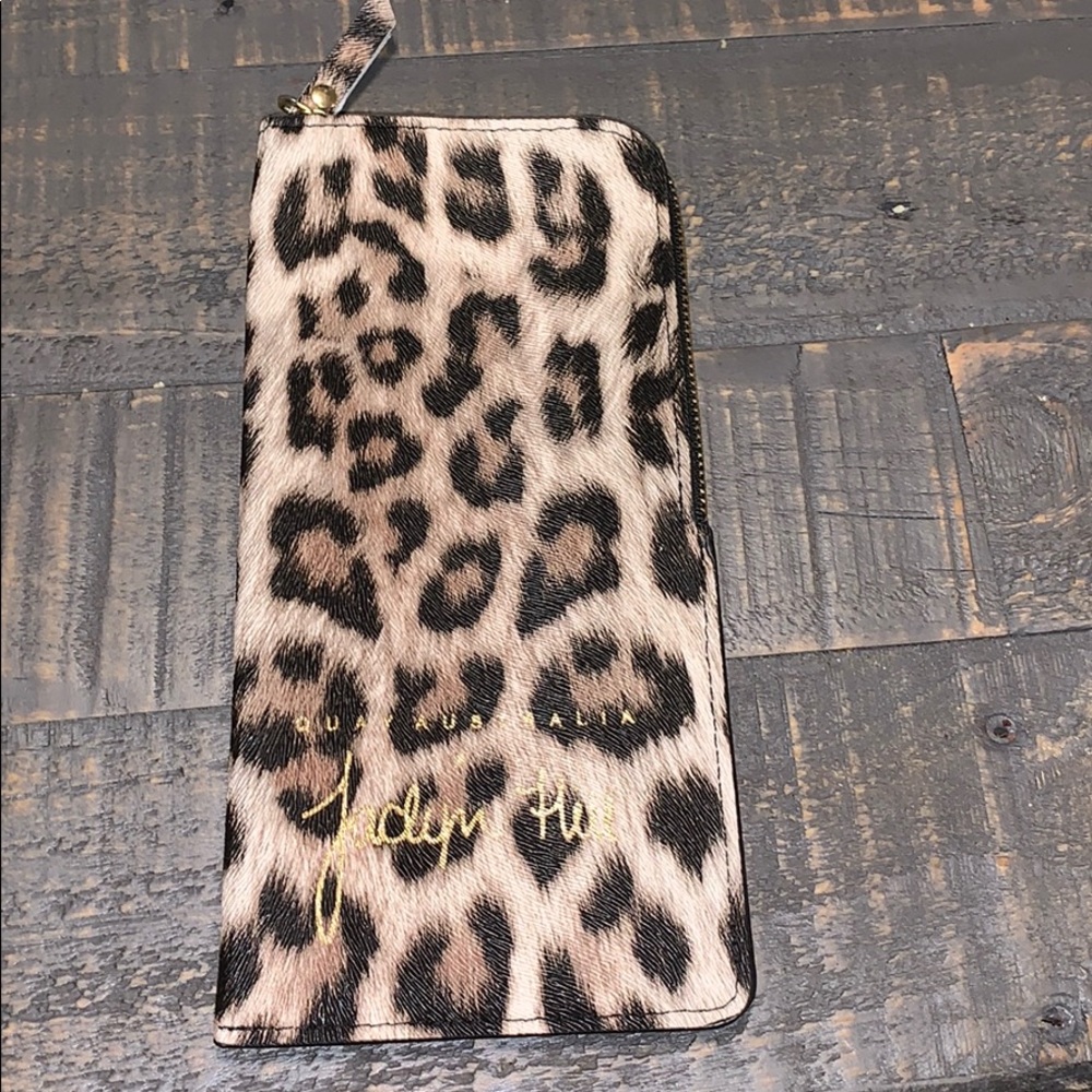 Quay x Jaclyn Hill sun glass Case